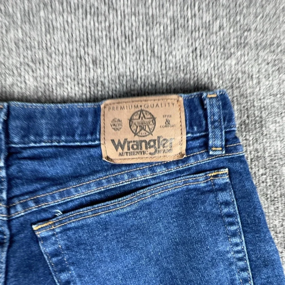 Wrangler Jeans Mens 32x30 Blue‎ Medium Wash Regular Fit Straight Denim 85900DW